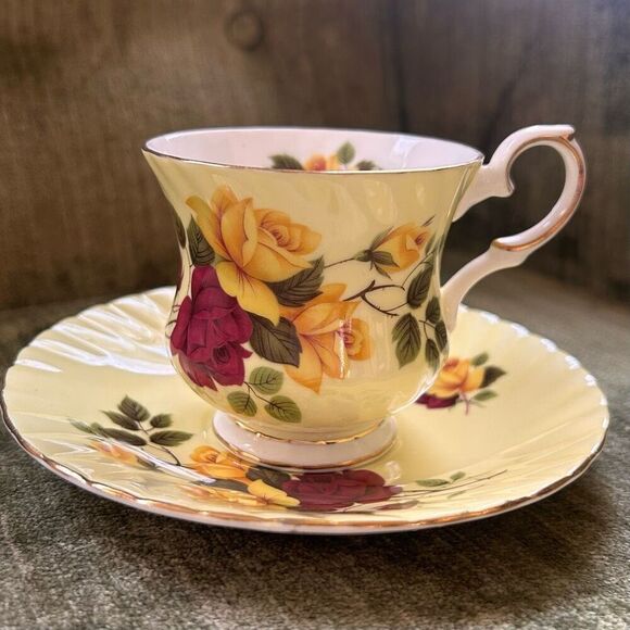 Elizabethan Fine China Teacup & Saucer Yellow w  Colorful Roses & Gold Preloved - Picture 1 of 7